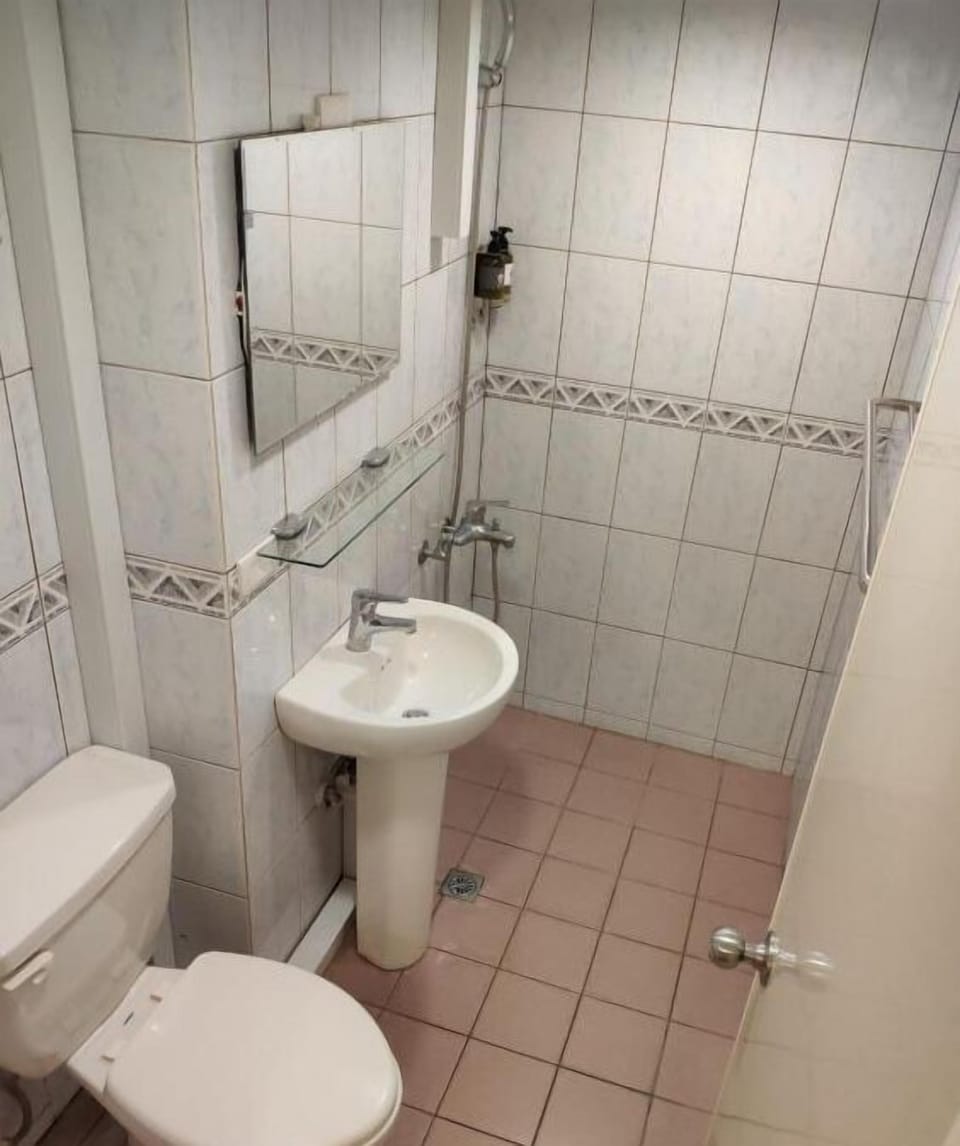 Shower, free toiletries, hair dryer, slippers