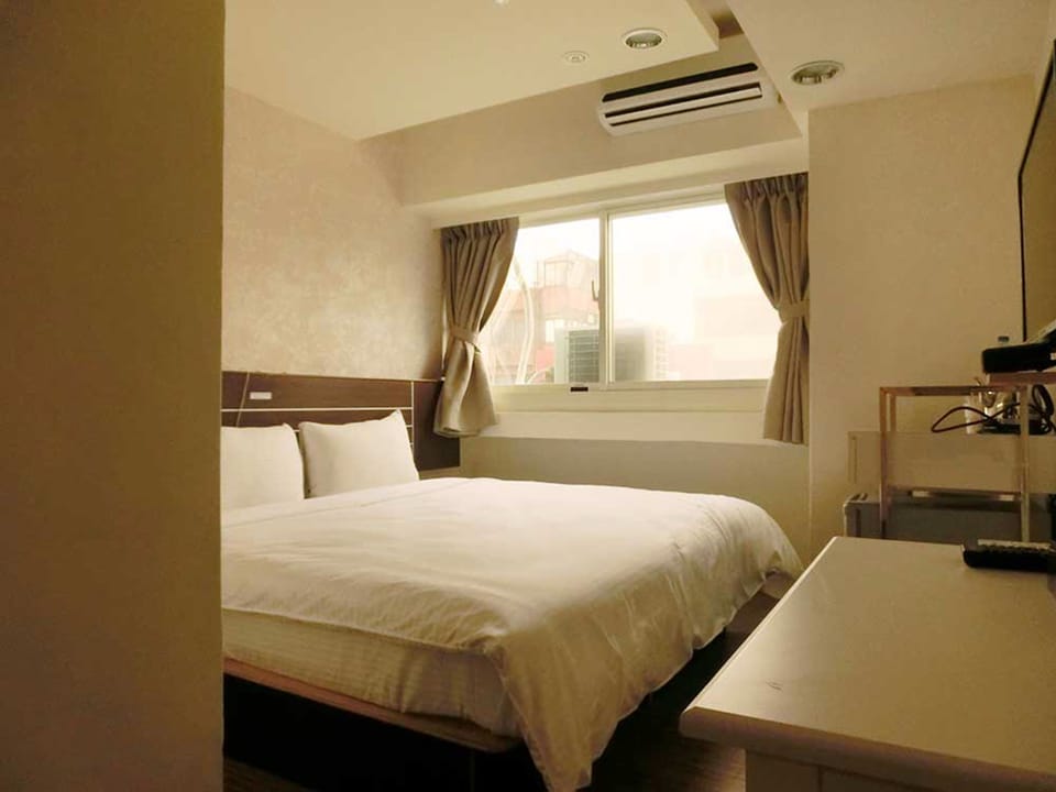 Superior Double Room, 1 Double Bed | Minibar, blackout drapes, soundproofing, free WiFi