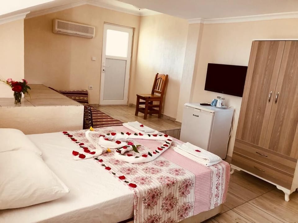 Traditional Double Room | Premium bedding, minibar, individually decorated, individually furnished