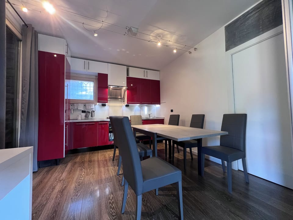 Junior Villa | Living area | TV