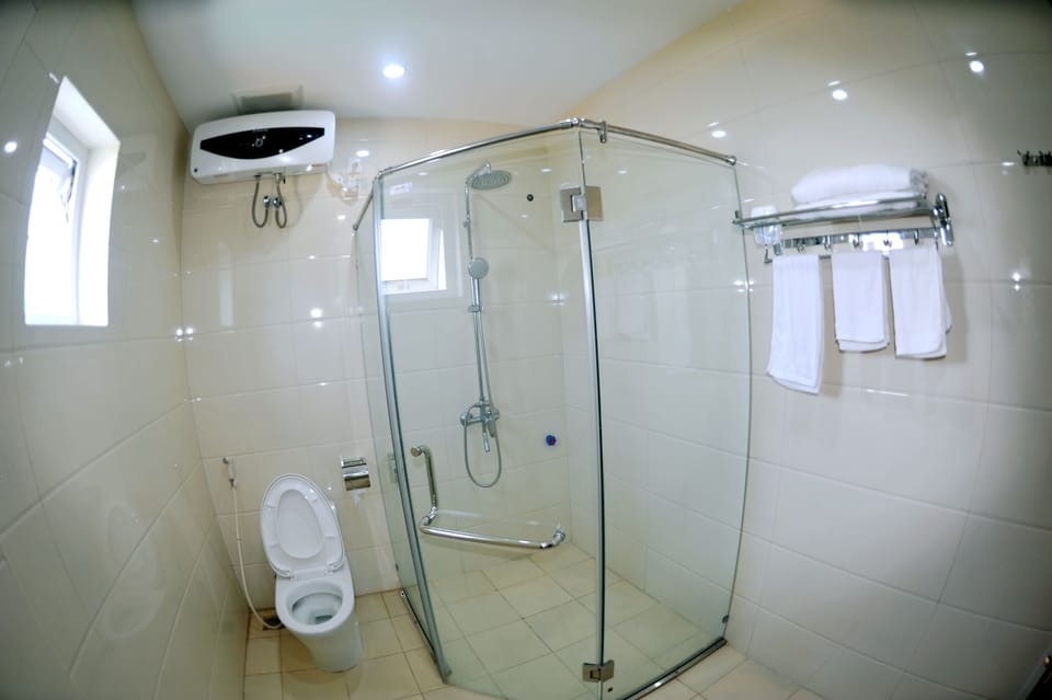 Standard Double Room | Bathroom | Free toiletries, hair dryer, slippers, bidet