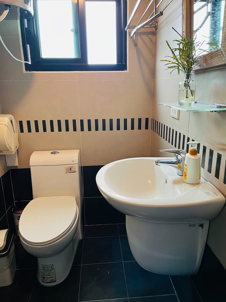 Standard Double Room, 1 Bedroom, Balcony, Mountain View | Bathroom | Shower, free toiletries, hair dryer, slippers