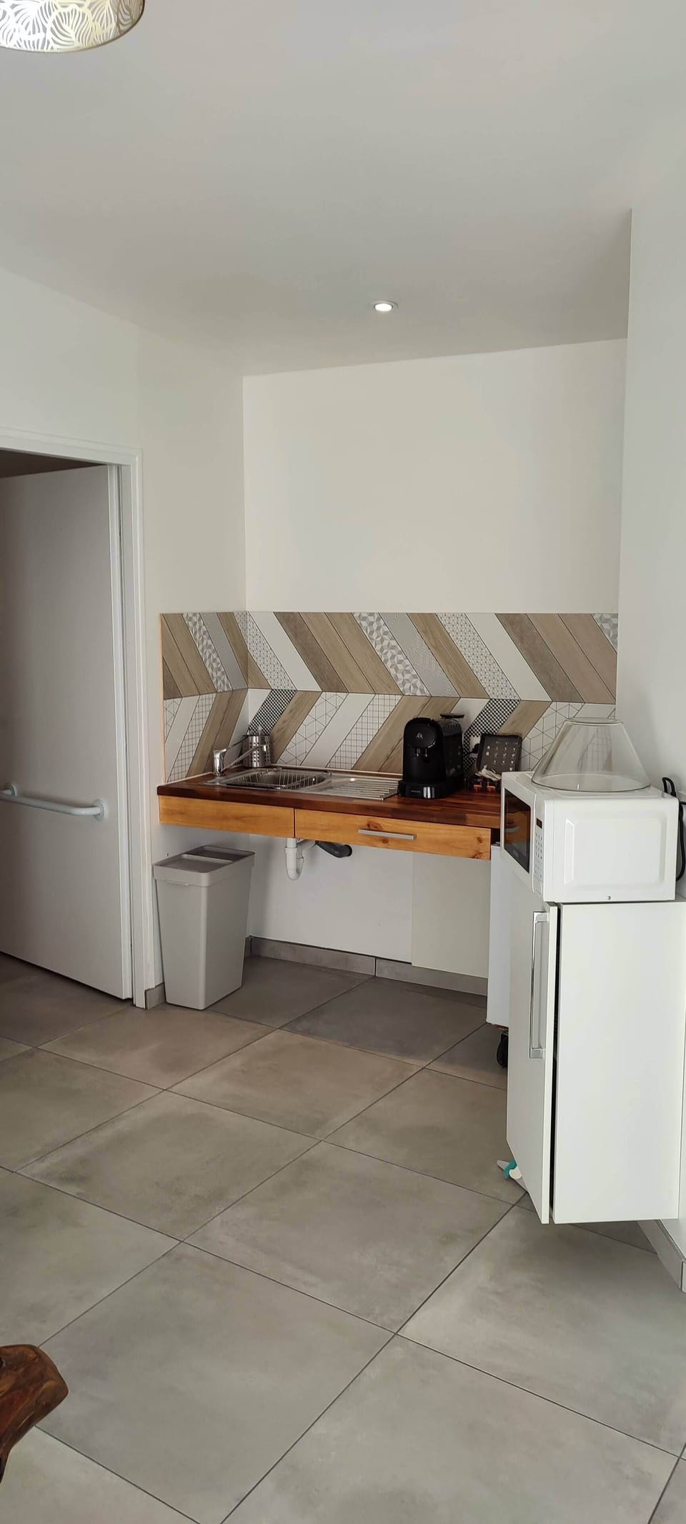 Apartment | Private kitchen | Shared fridge, microwave