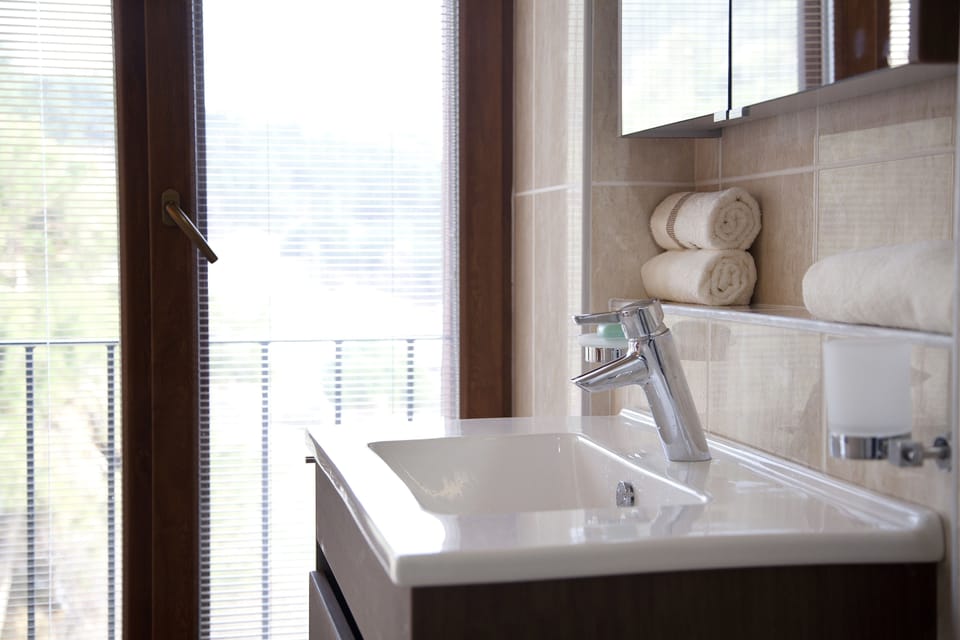 Bathroom sink