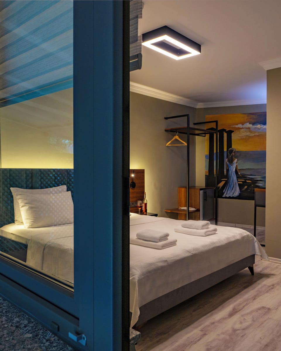 Family Room | Premium bedding, memory foam beds, minibar, desk