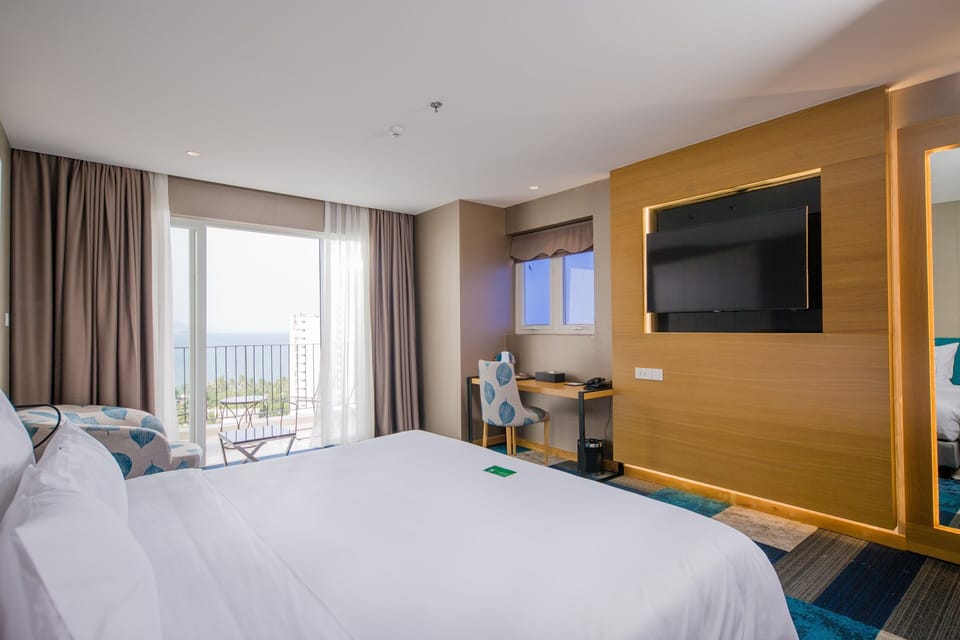 Signature Suite, 1 King Bed | View from room