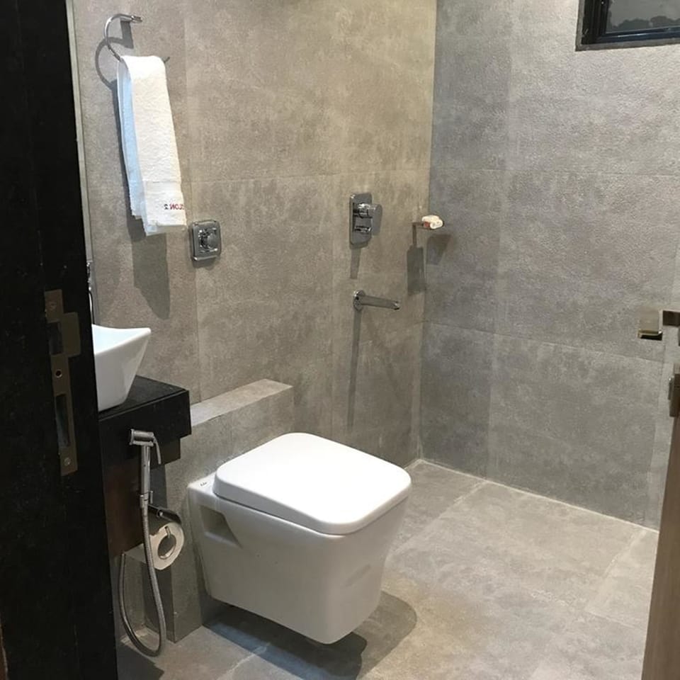 Shower, towels