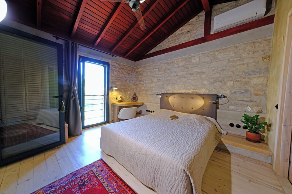 Standard Room | Premium bedding, in-room safe, desk, free WiFi
