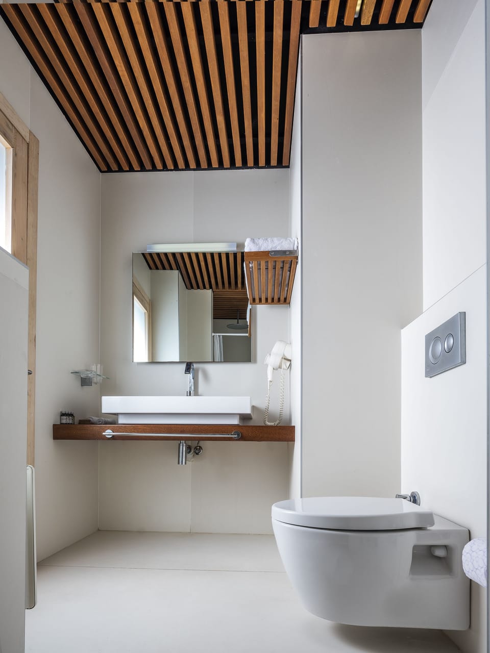 Superior Room | Bathroom | Shower, free toiletries, towels