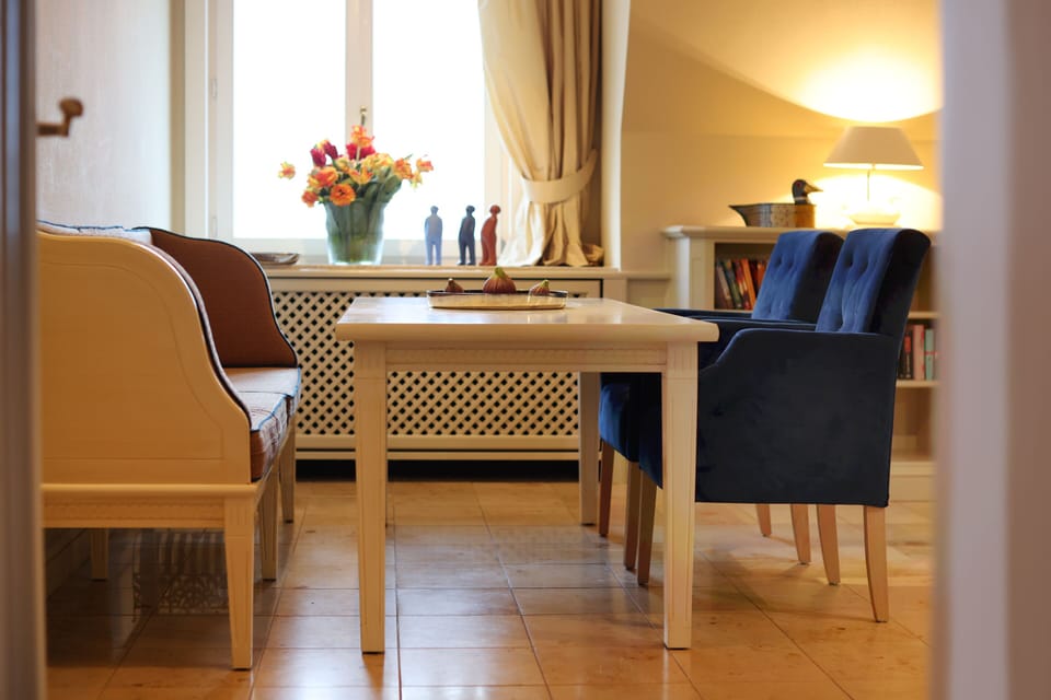 Room, Private Bathroom | Dining