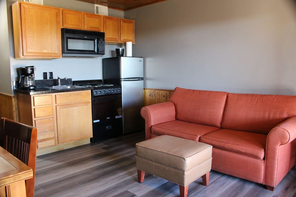 Individually furnished, laptop workspace, soundproofing, free WiFi