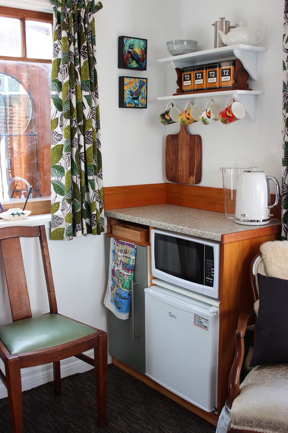 Signature Chalet, 1 Queen Bed, Non Smoking, Garden View | Private kitchenette | Coffee/tea maker, full-size fridge, microwave, oven