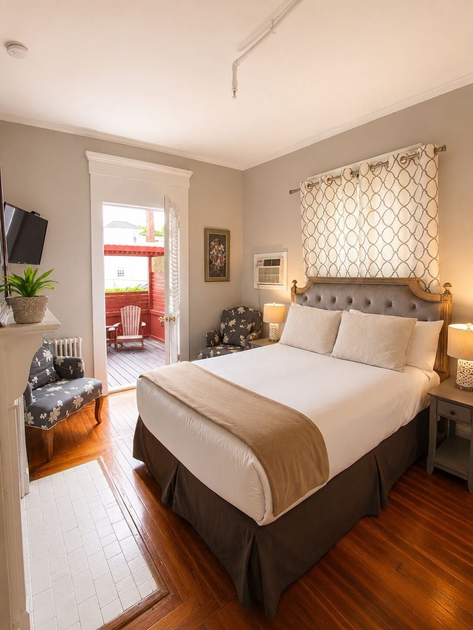 Room, 1 Queen Bed | Iron/ironing board (on request), individually decorated, bed sheets