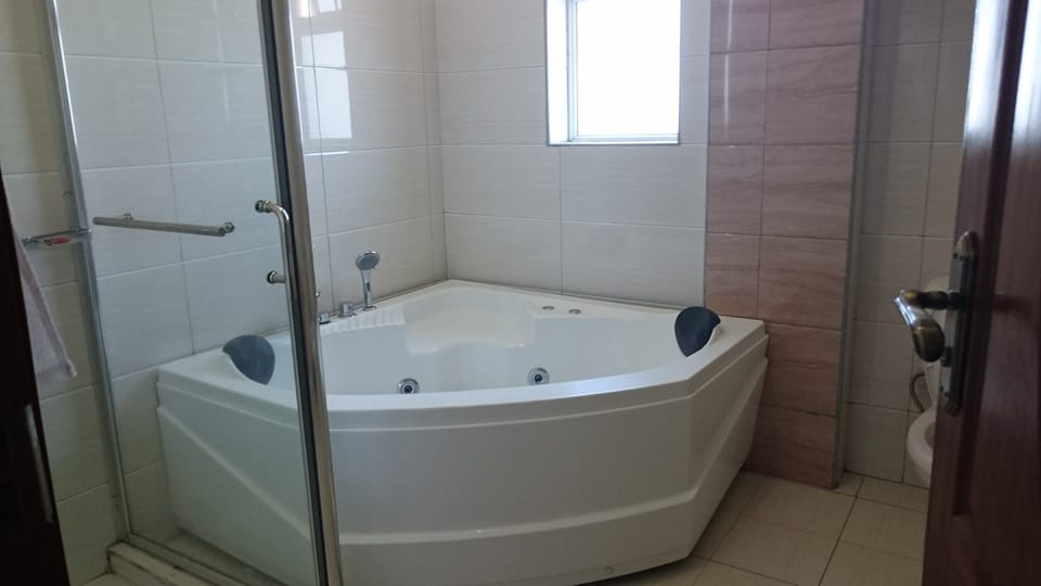 Jetted tub