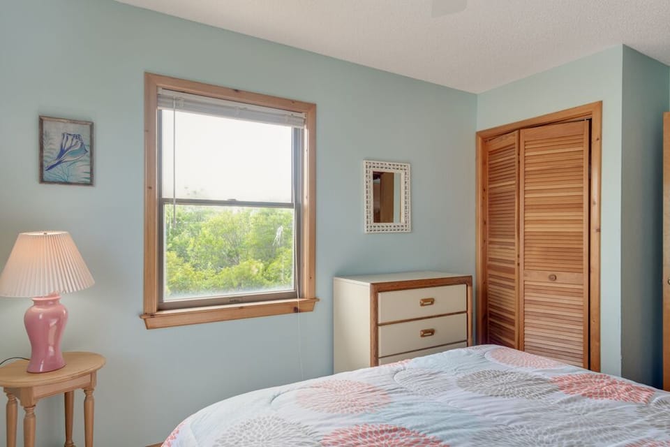 WH418: Jive n Whale | Mid Level Bedroom 3