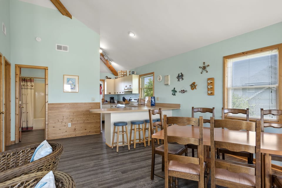 WH418: Jive N' Whale | Top Level Dining Area