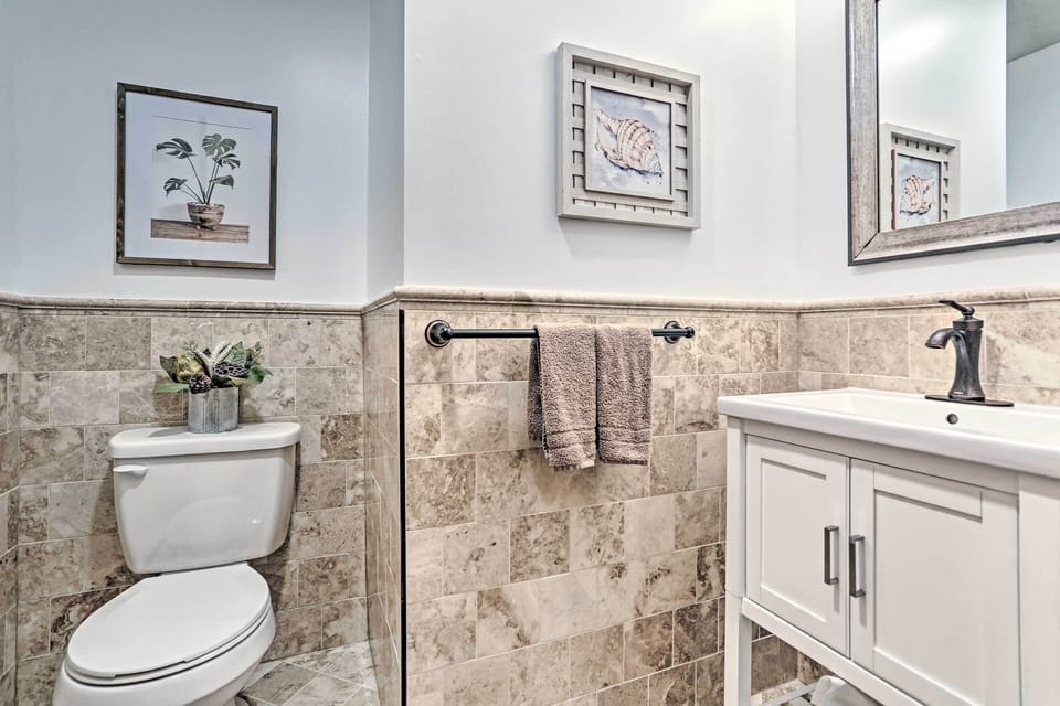 Half Bathroom | 1st Floor