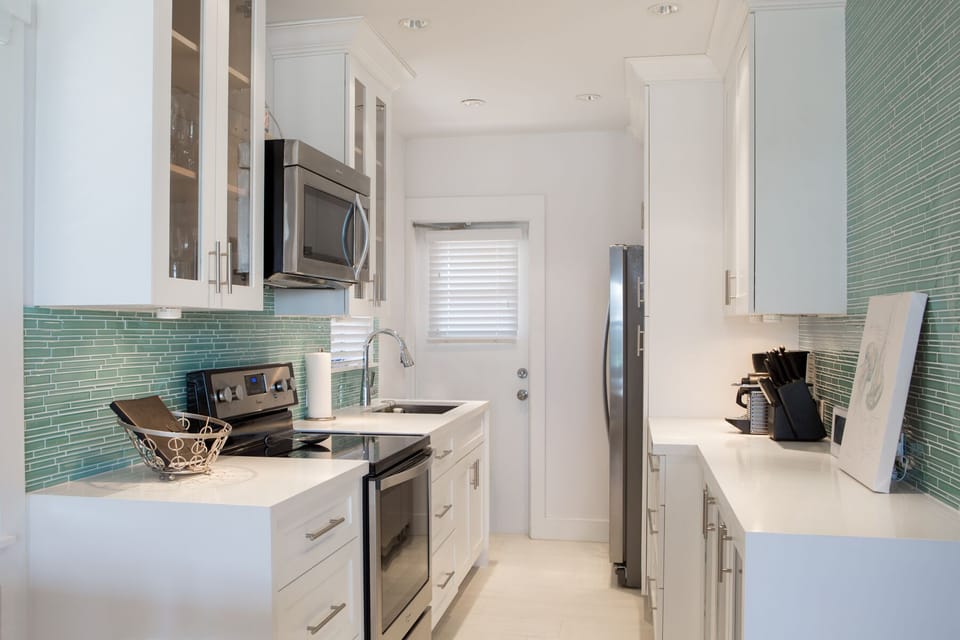 Newly Remodeled Kitchen Top of the line appliances