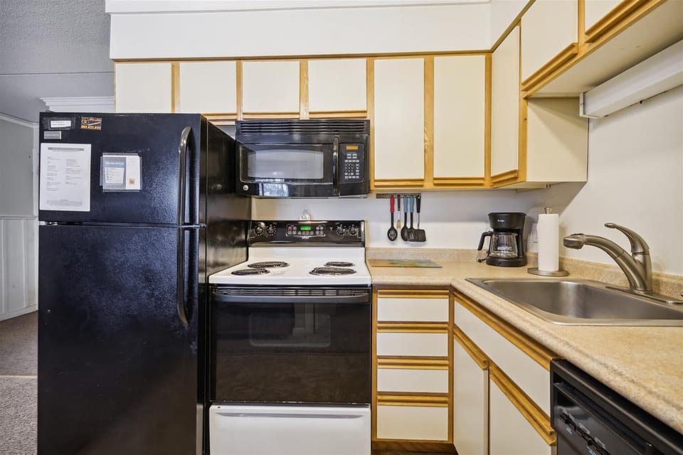 Cook some great meals in this kitchen for everyone to enjoy!
