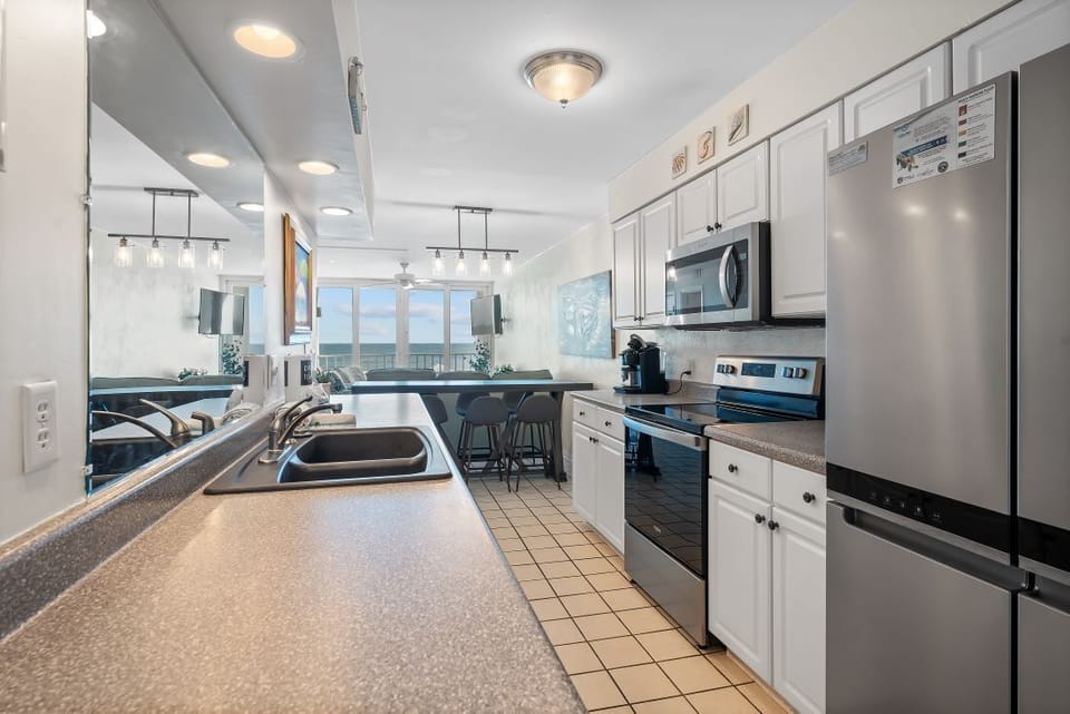 10 Island Shores 250 Kitchen