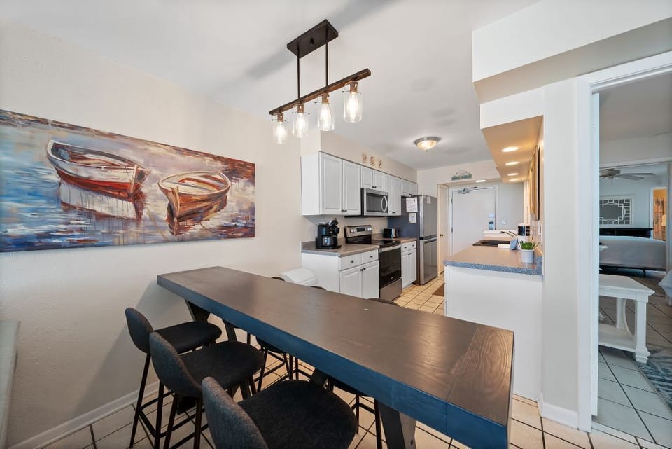 8 Island Shores 250 Dining