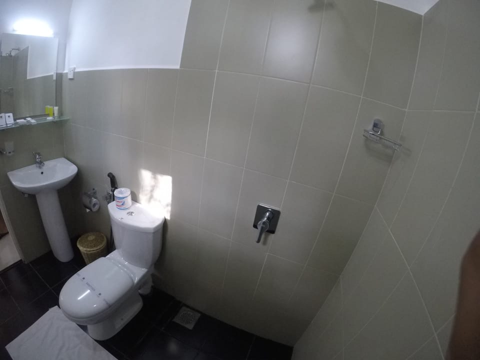 Standard Single Room | Bathroom | Shower, free toiletries, towels