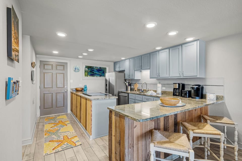 5-web-or-mls-22400FrontBeachRdUnit37-7