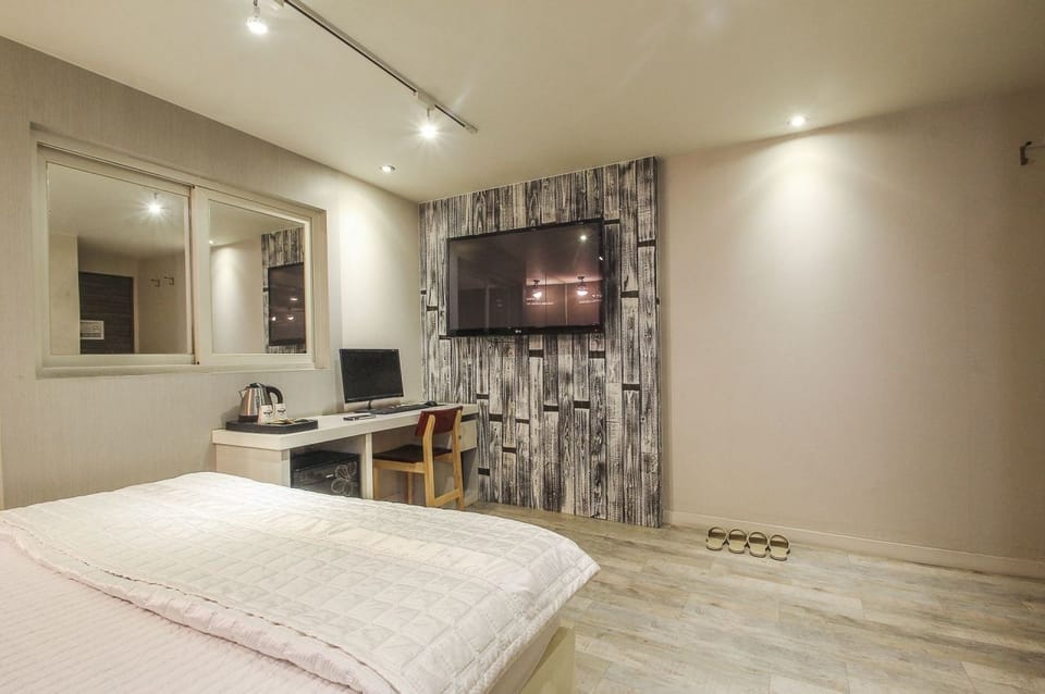 Standard Room | Desk, soundproofing, WiFi
