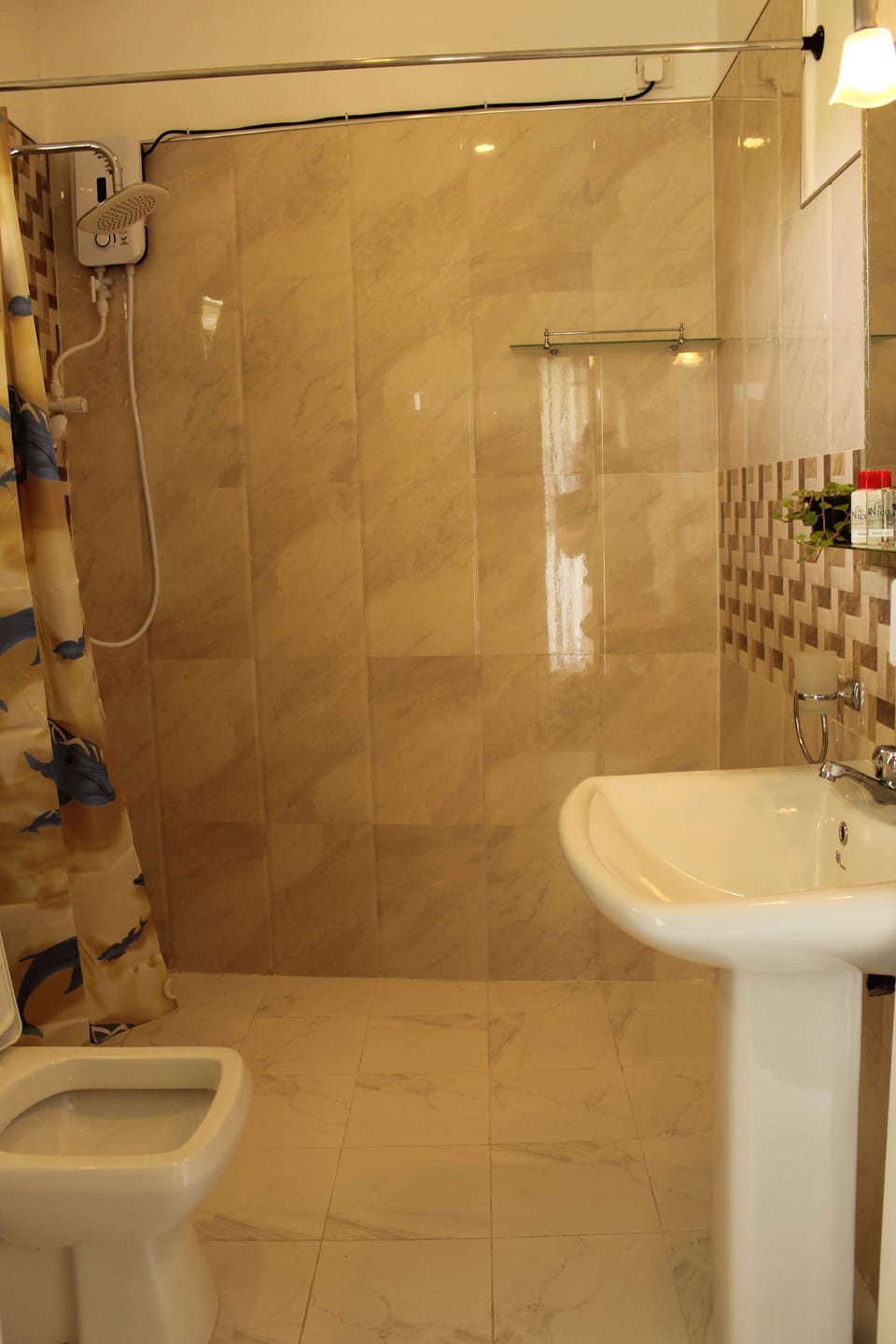 Luxury Double Room, 1 Queen Bed, Private Bathroom, Lagoon View | Hypo-allergenic bedding, minibar, desk, soundproofing