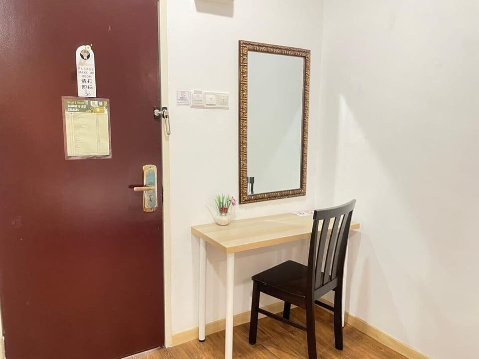 Deluxe Double Room | Desk, iron/ironing board, WiFi (free), bed sheets