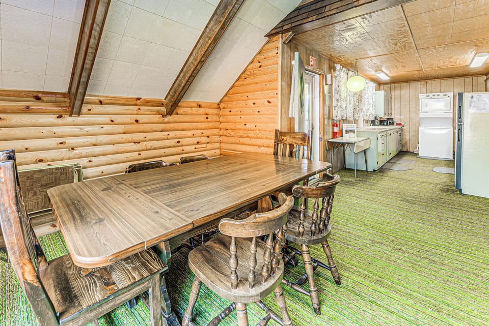 Dining Area | Dishware & Flatware Provided