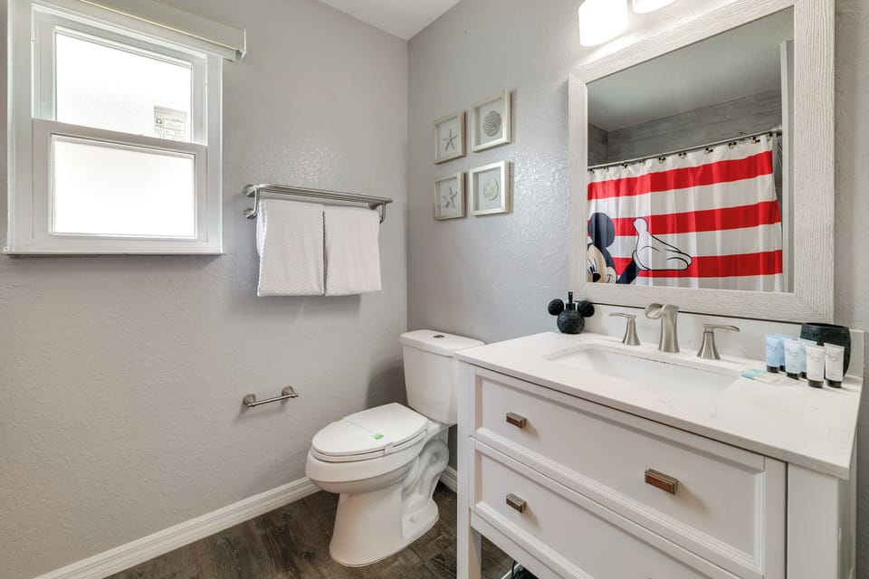 Full Bathroom | Towels Provided