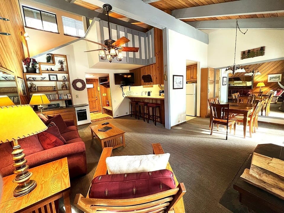 Living Room Pic2