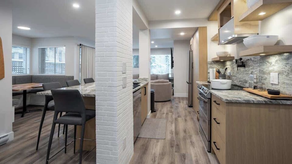 Kitchen/Dining Area