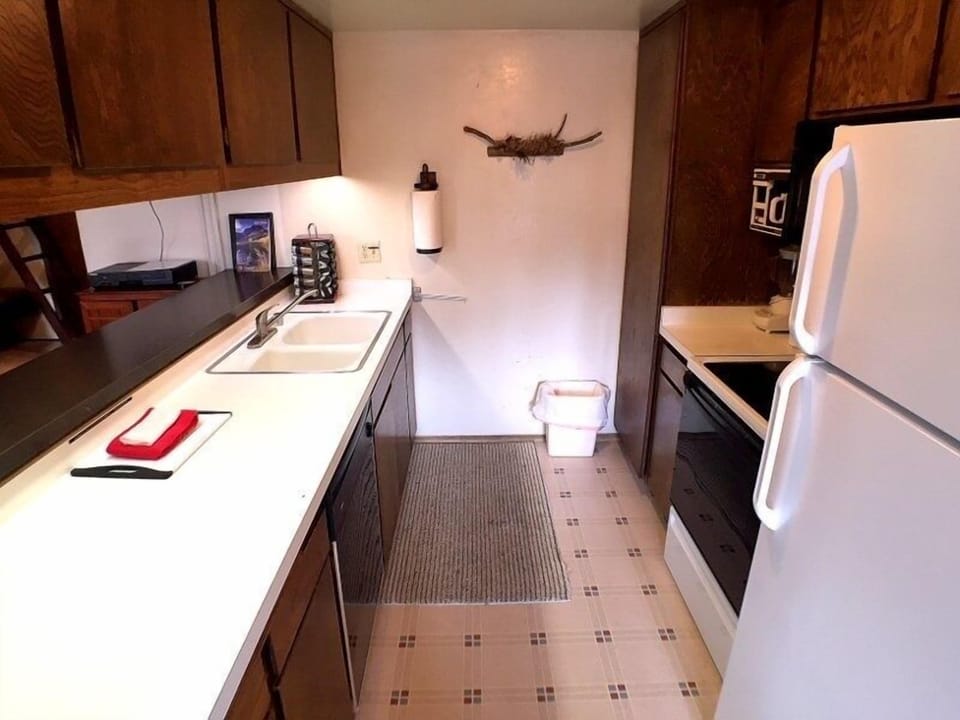 Sink, Kitchen, Indoors, Floor, Refrigerator