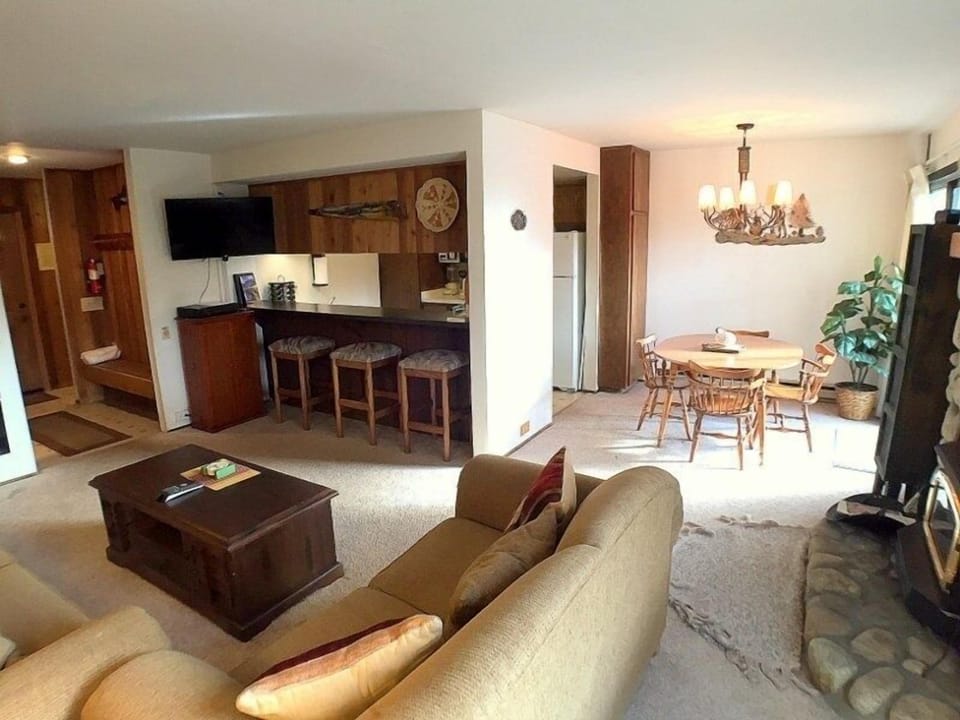 Bar and dining area