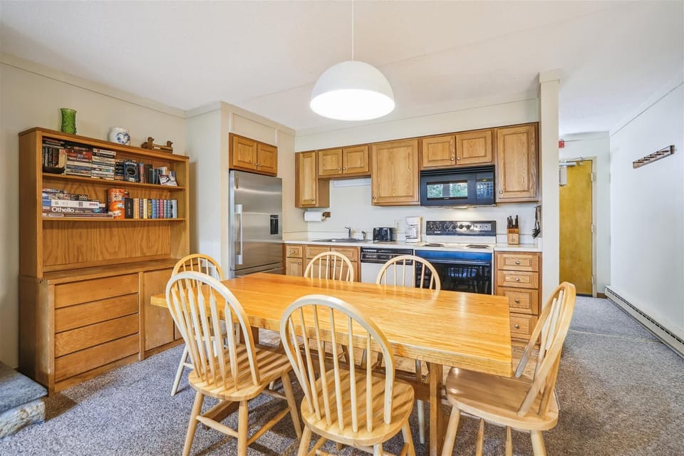 Dining room table seats up to 6 people comfortably