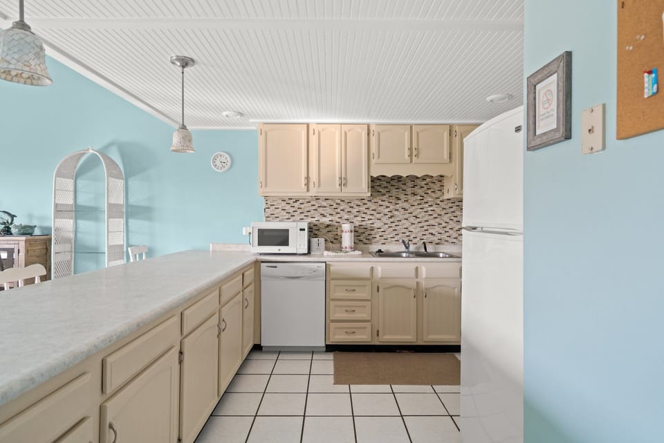 7-web-or-mls-22400-front-beach-rd-63