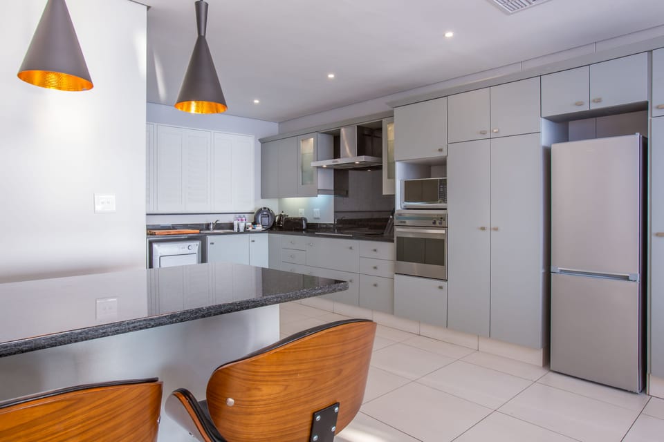 1 Ezulweni | Private kitchen | Full-size fridge, microwave, oven, stovetop