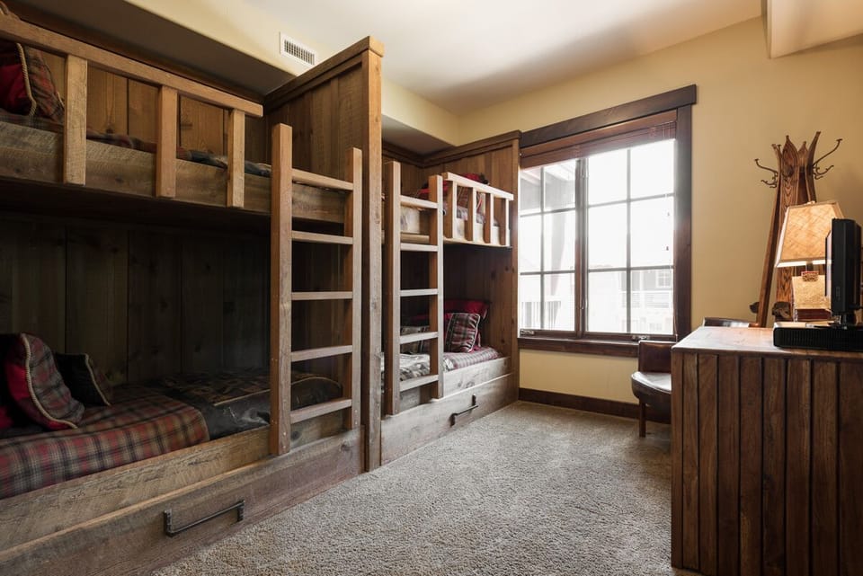  Bunk Room