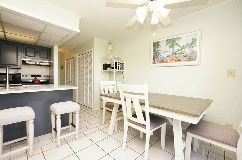 You'll love sharing meals in this bright dining area, where tropical artwork sets the scene for memorable conversations.