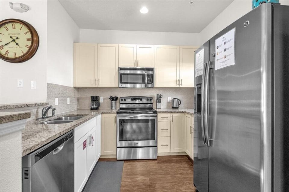 5374 Diplomat Court Unit 108 (7).jpg