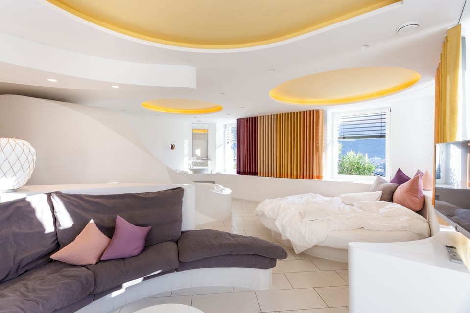 Superior Suite, Jetted Tub, Hill View (Suite Inflagranti) | Hypo-allergenic bedding, minibar, in-room safe, desk