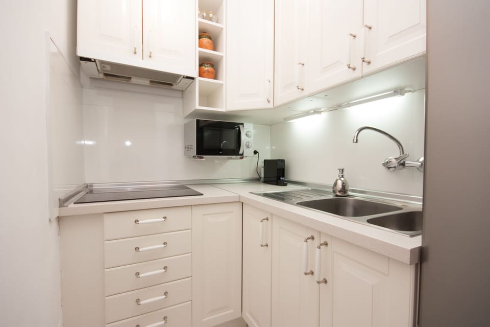 Fully-equipped kitchen with a  fresh update and new appliances