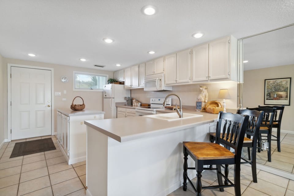 7-web-or-mls-22400FrontBeachRd42_4