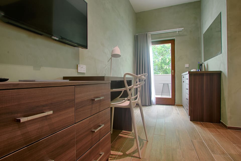 Comfort Room (Twin Beds x2 Available on Request) | Minibar, in-room safe, desk, blackout drapes