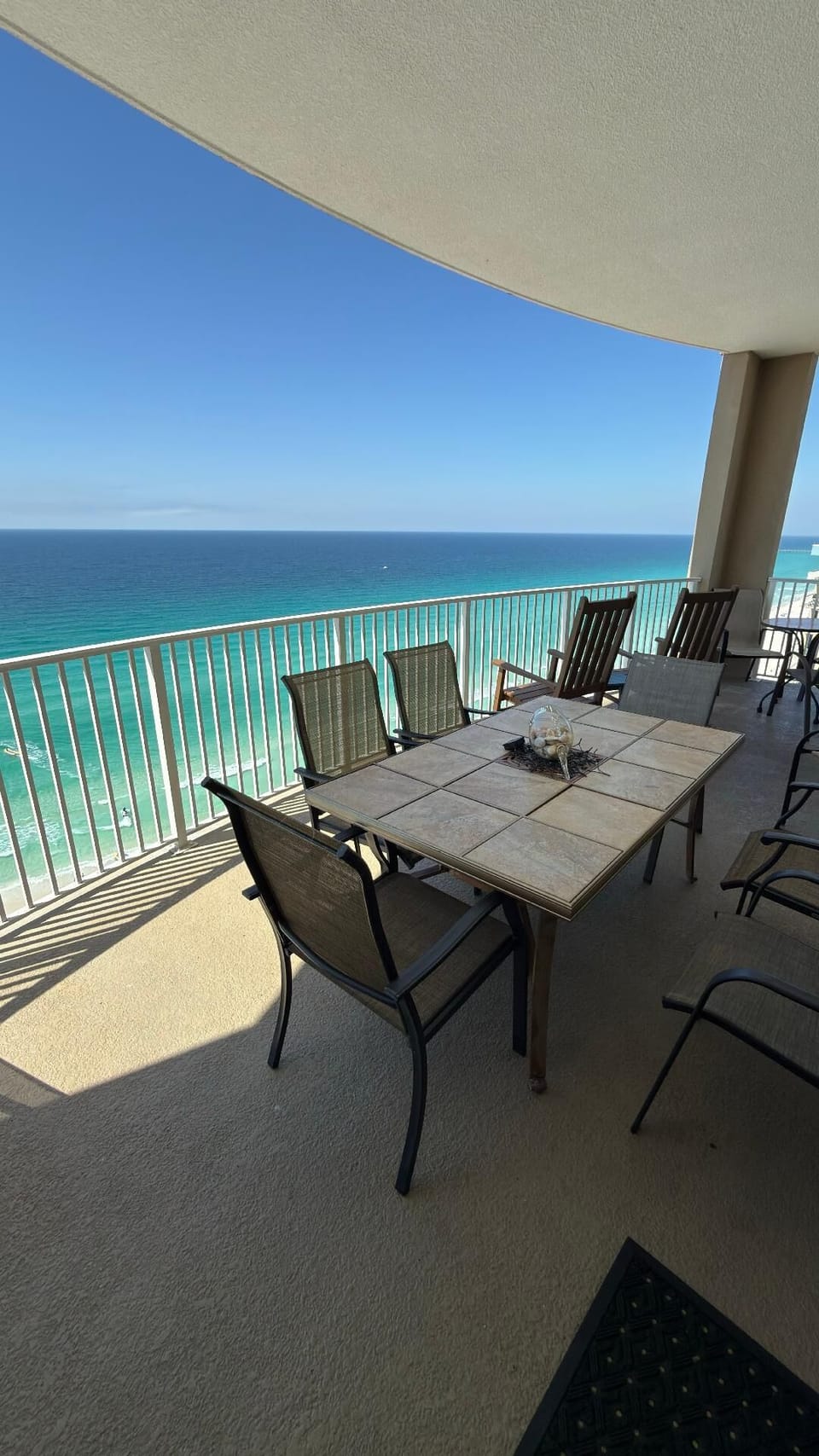
balcony views for days!