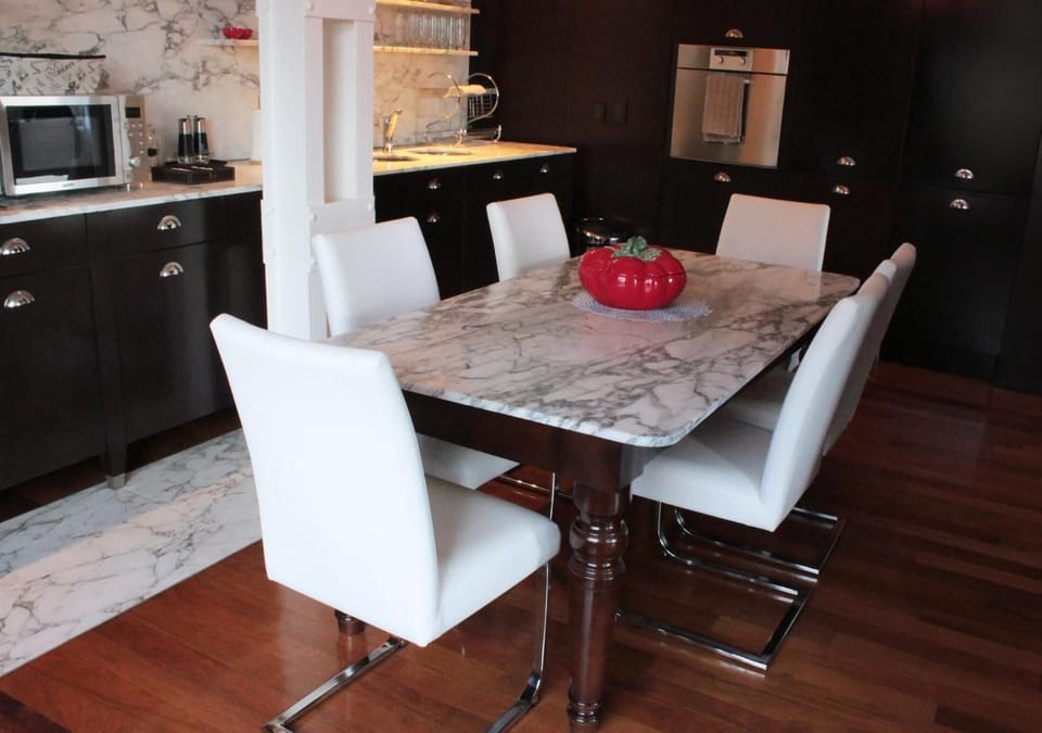 Luxury Apartment, Park View | Private kitchen | Full-size fridge, microwave, oven, stovetop