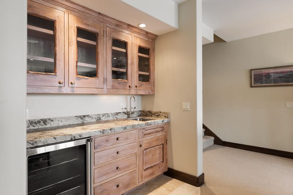  Wet Bar