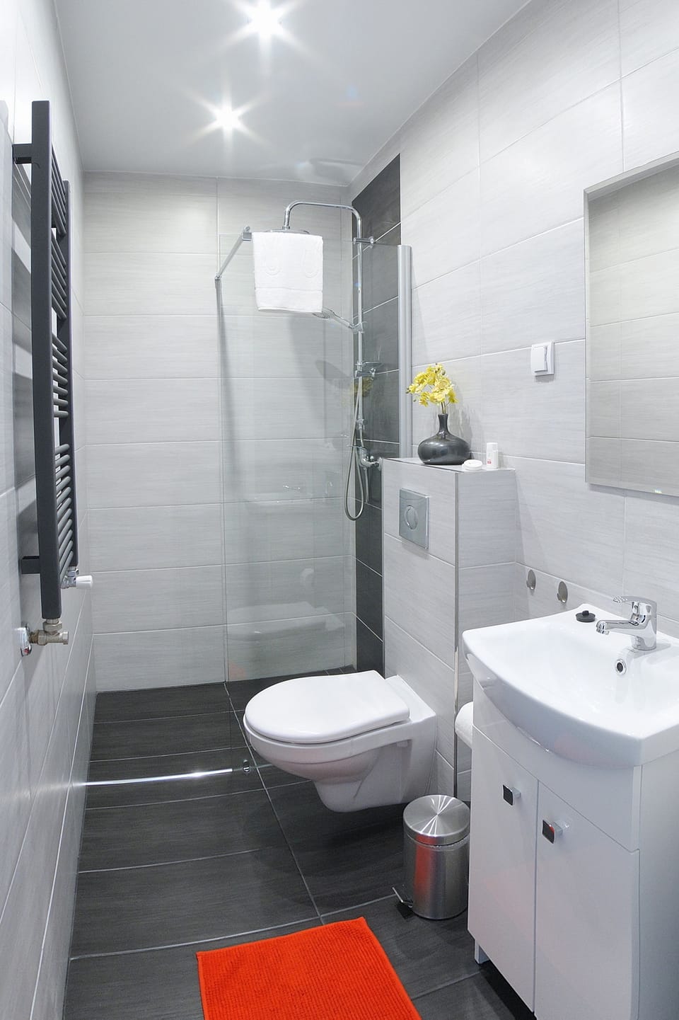 Standard Double Room | Bathroom | Shower, free toiletries, hair dryer, towels